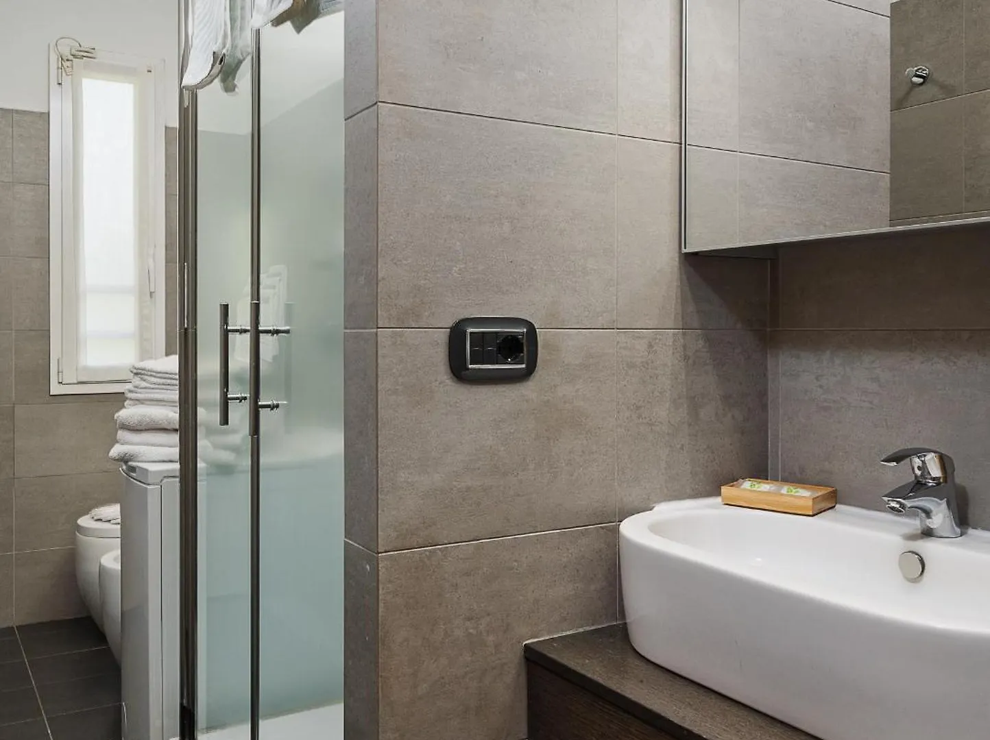 New - M1 S Leonardo 60M - San Siro - 6 Guests Apartment Milan