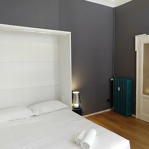 Apartamento Gray Design In Casa Epoca Isola Garibaldi, Milán